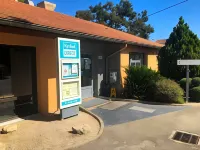 Kyriad Direct Marseille Ouest - Martigues Hôtels à proximité de : Auchan Hypermarché Martigues