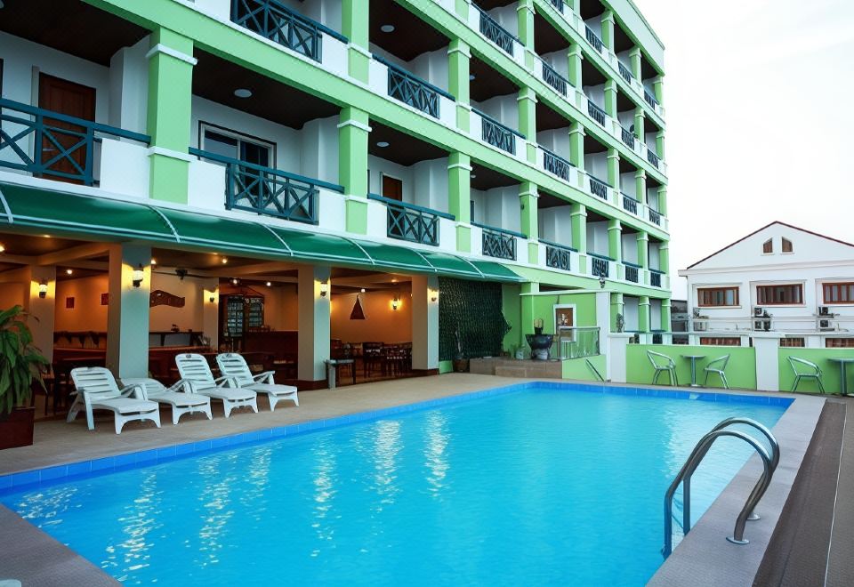 Vansana Riverside Hotel