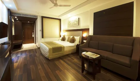 Hotel le Roi Near New Delhi Railway Station