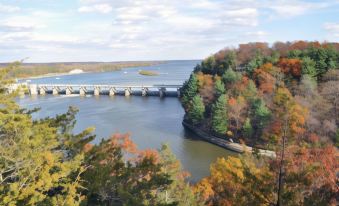 Days Inn by Wyndham Oglesby/ Starved Rock