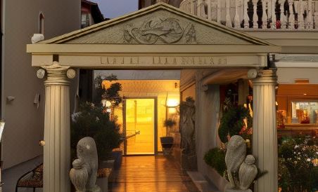 Parthenon Art Executive Wing - Housity