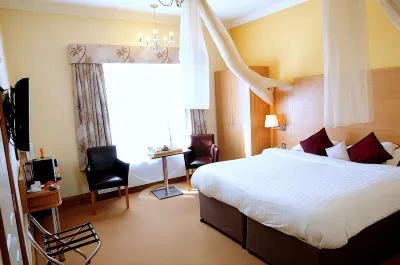 The Queensgate Hotel Hotels near Stillwater Lake, nature reserve. By foot only