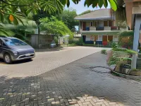 Taman Paradise Homestay Hotel dekat Universitas Ciputra