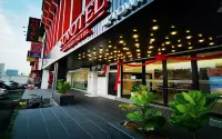 Sovotel@Uptown 28 Hotels near KPMG Tower