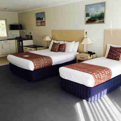 Fairway Motor Inn Rooms
