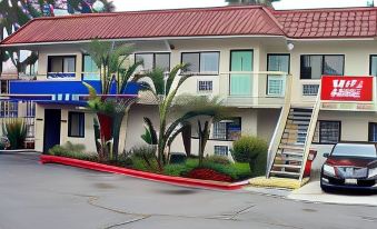 Motel 6 Riverside, CA - UCR East