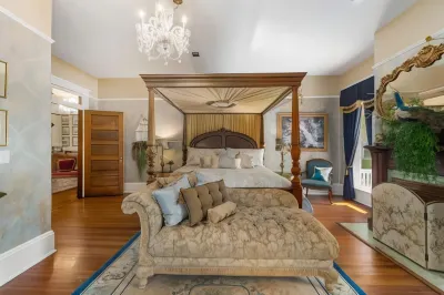 Ross Mansion Bed & Breakfast Các khách sạn gần Amtrak - Hattiesburg
