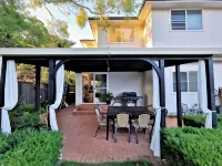 Comfy 4 Bedroms Corner House Hotels in Miranda