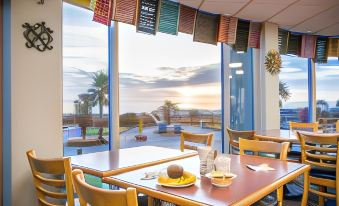 Days Inn & Suites by Wyndham Jekyll Island