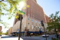 Hilton Milwaukee Hotels near Milwaukee Mitchell International Airport