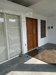 Homestay Omah Putih Hotel dekat Toko Emas Gajah Putih Bantul