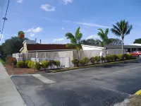 Super 8 by Wyndham Lantana West Palm Beach Hotels in Lantana