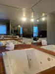 Hotel and Suites les Laurentides - Parkplatz