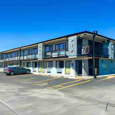 Super 7 Motel Hotel Exterior