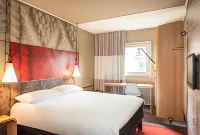 Ibis Caen Porte de Bretagne Hotel di Calvados