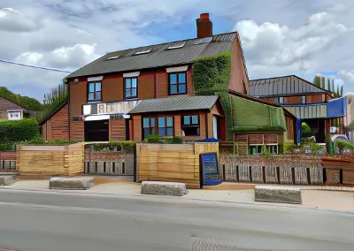 The Three Lions Hotels in Hyde