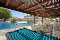 Matina Pefkos Aparthotel - مسبح