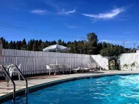 Holiday Lodge Hotels in Grass Valley