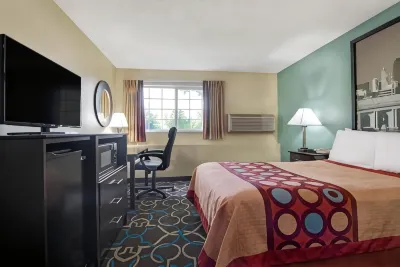 Super 8 by Wyndham Kansas City Hotels in Gladstone
