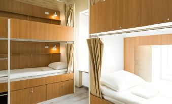 Makarov Hostel