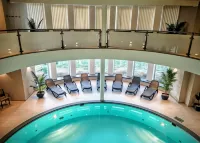 Hotel & Restaurant Ostfriesen-Hof - Pool