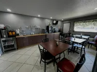Royal Inn & Suites