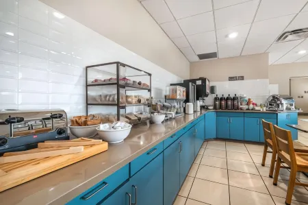 Country Inn & Suites by Radisson, Watertown, SD