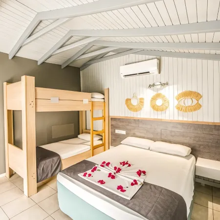 Leda Beach Hotel