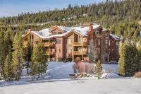 Location = Awesome! Plus a private Hot Tub!
