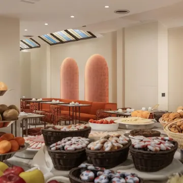 Hotel Mozart Отели рядом с достопримечательностью «Арка делла Паче»