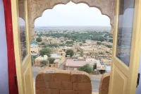 Mud Mirror Guesthouse