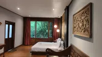 Imah Seniman Hotels in Lembang