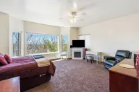 Springville Welcome Home: spacious 5-bedroom house in delightful Springville Hotels near Springville City Skate Park