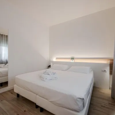 Hotiday Room Collection - Tirrenia Hotel dekat Pantai Tirrenia