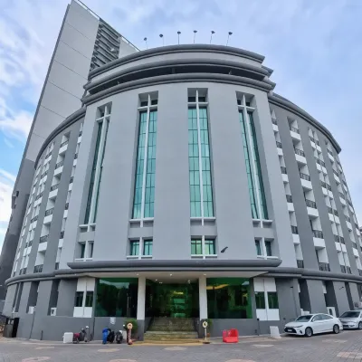 Stallions Suites Penang Hotels near Night Market on Friday (Pasar Malam Van Praagh)