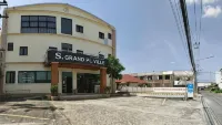 Grand PL Ville Hotel Hotell i Khuha Sawan