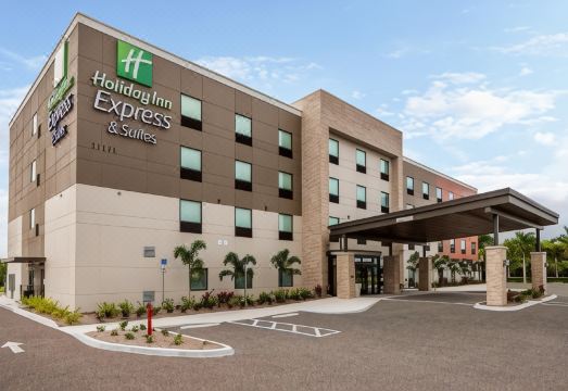 2. 홀리데이 인 익..