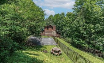 A Slice of Heaven 2 Bedroom Cabin by RedAwning