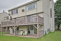Outdoor Pool and Scenic Views - Spacious Inviting Retreat