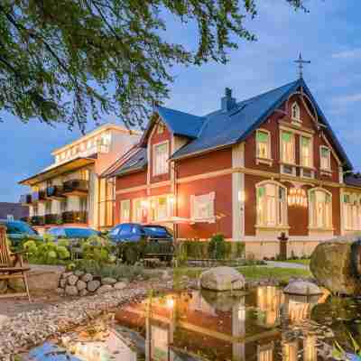 Parkhotel Jever Hotel Exterior