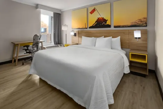 Days Inn by Wyndham Hinesville Near Fort Stewart Hotels in Hinesville