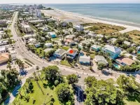 Sun Kiss Villas - Beachside Duplex, Private Pool and Steps to Beach