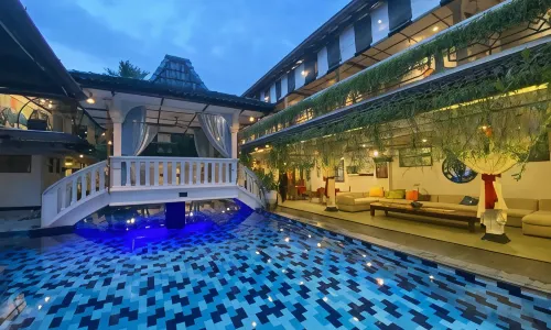 Raintree Boutique Villa & Gallery