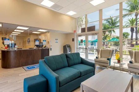 Downtown Hollywood Gardens Inn & Suites Отели в г. Голливуд