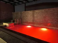 Aquila Grand Suites - Noida Sector 136 - Hot Tub