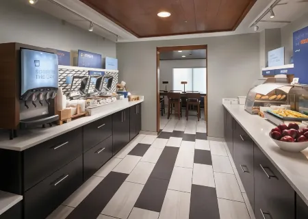 Holiday Inn Express & Suites Olive Branch Отели рядом с достопримечательностью «Pink Coconut Boutique»