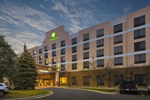 Holiday Inn & Suites Bolingbrook