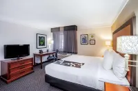 La Quinta Inn & Suites by Wyndham Houston Baytown East Hotels near Flying J Travel Center