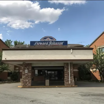 Howard Johnson by Wyndham Newark Airport