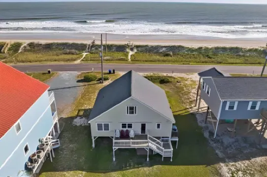 Beautiful Beachfront and Bayfront House